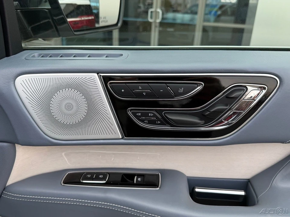 2021 Lincoln Navigator 4th Gen - Image 20 of 21