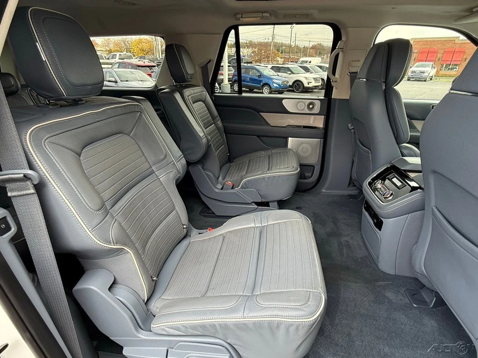 2021 Lincoln Navigator 4th Gen - Image 16 of 21