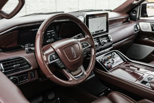 2021 Lincoln Navigator 4th Gen - Image 18 of 21