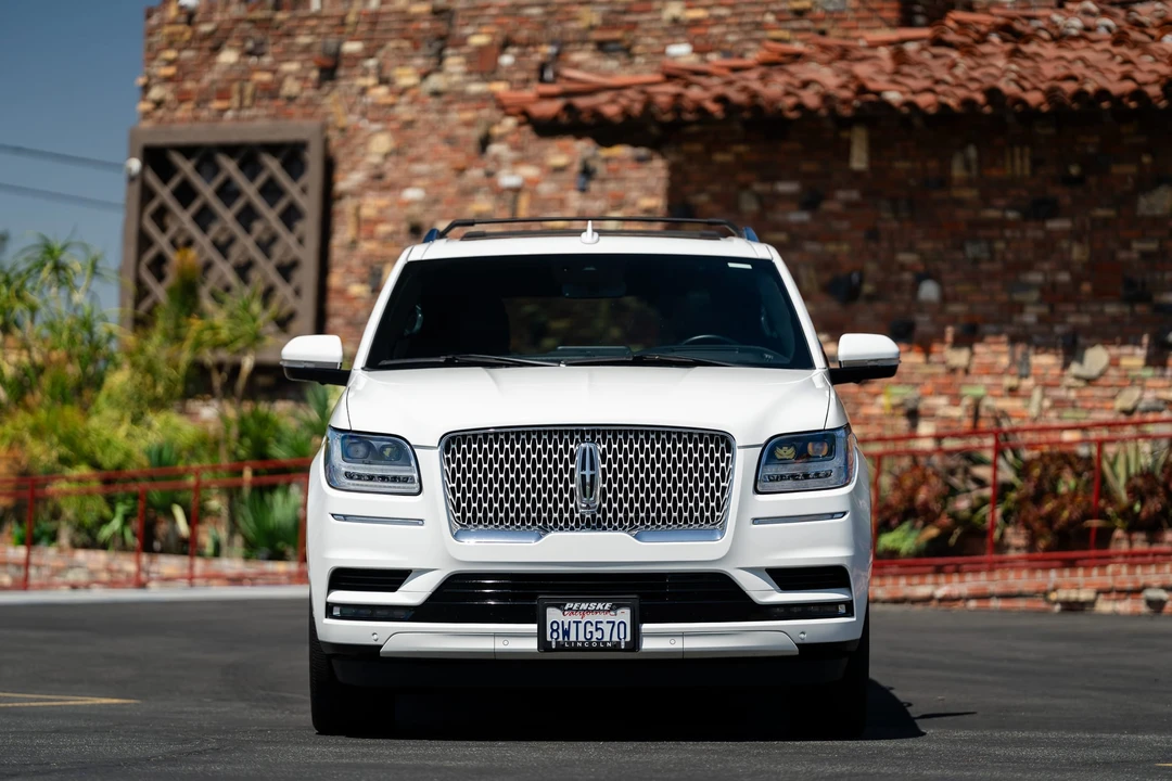 2021 Lincoln Navigator 4th Gen - Image 3 of 31