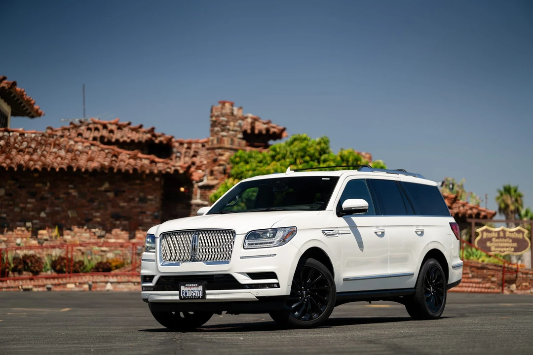 2021 Lincoln Navigator 4th Gen - Image 2 of 31