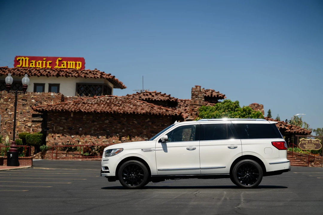 2021 Lincoln Navigator 4th Gen - Image 10 of 31