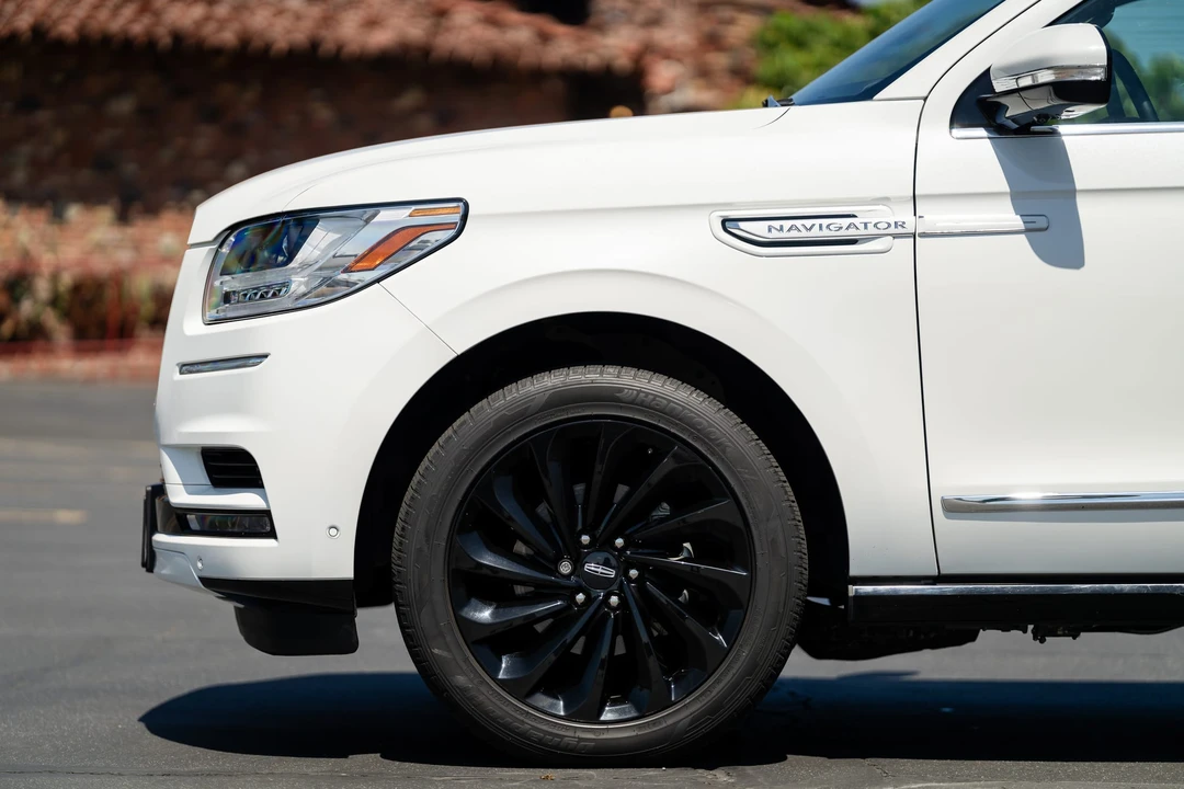 2021 Lincoln Navigator 4th Gen - Image 18 of 31