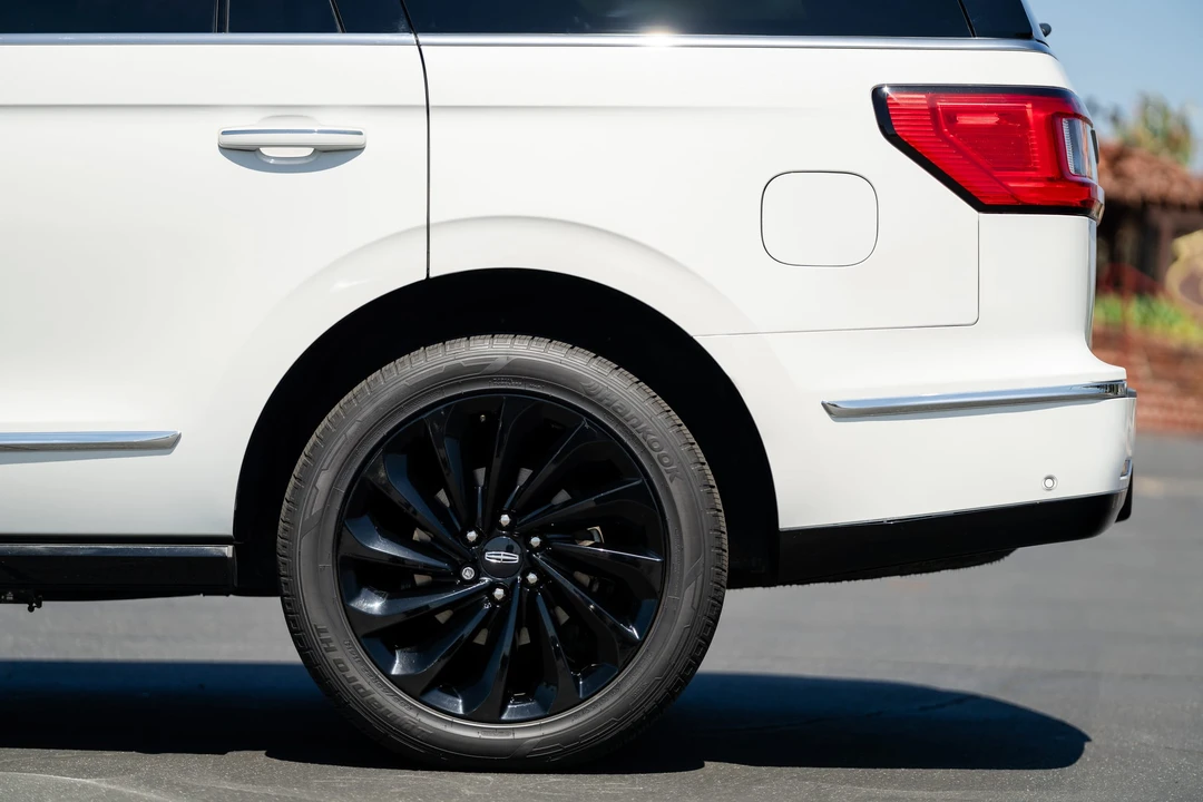2021 Lincoln Navigator 4th Gen - Image 23 of 31