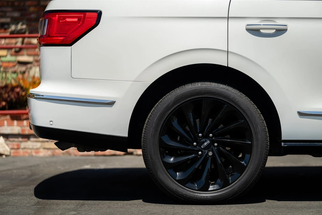 2021 Lincoln Navigator 4th Gen - Image 29 of 31