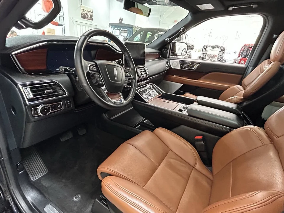 2021 Lincoln Navigator 4th Gen - Image 11 of 12
