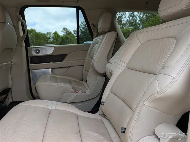 2021 Lincoln Navigator 4th Gen - Image 14 of 21