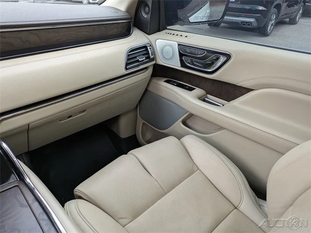 2021 Lincoln Navigator 4th Gen - Image 19 of 21