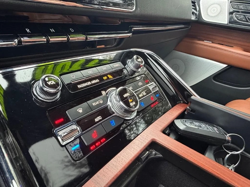 2021 Lincoln Navigator 4th Gen - Image 19 of 21