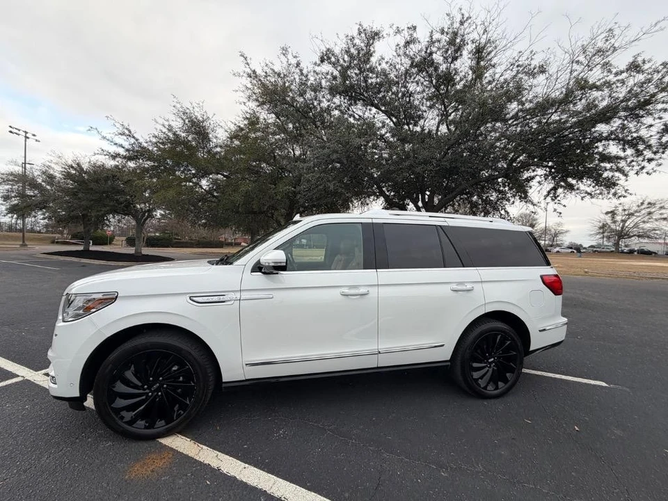 2021 Lincoln Navigator 4th Gen - Image 2 of 21
