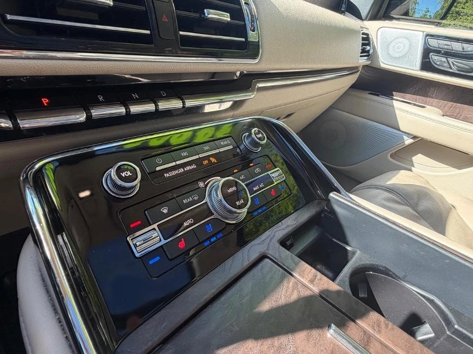 2021 Lincoln Navigator 4th Gen - Image 20 of 21