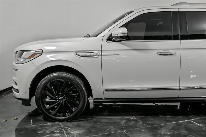 2021 Lincoln Navigator 4th Gen - Image 6 of 21