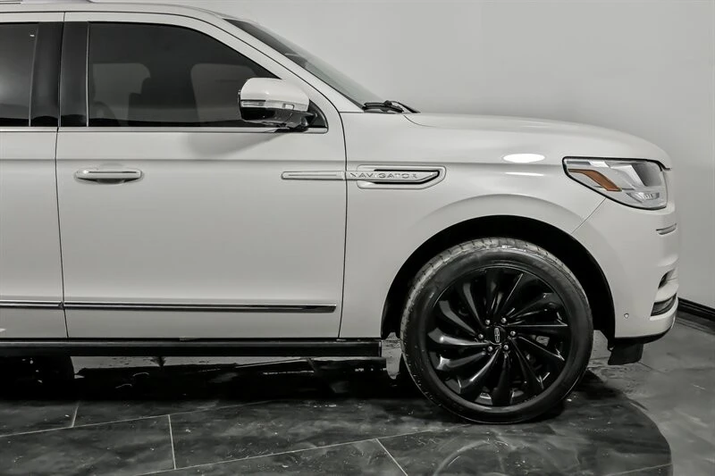 2021 Lincoln Navigator 4th Gen - Image 12 of 21