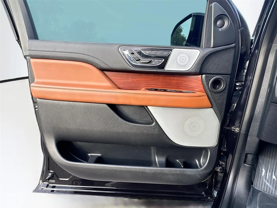 2021 Lincoln Navigator 4th Gen - Image 17 of 21