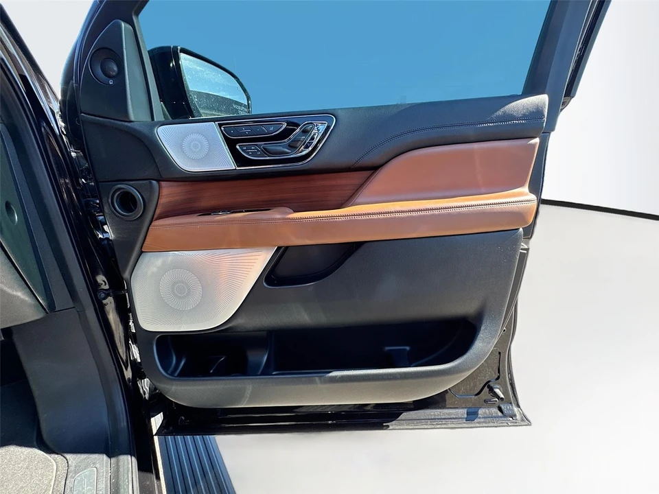 2021 Lincoln Navigator 4th Gen - Image 13 of 14
