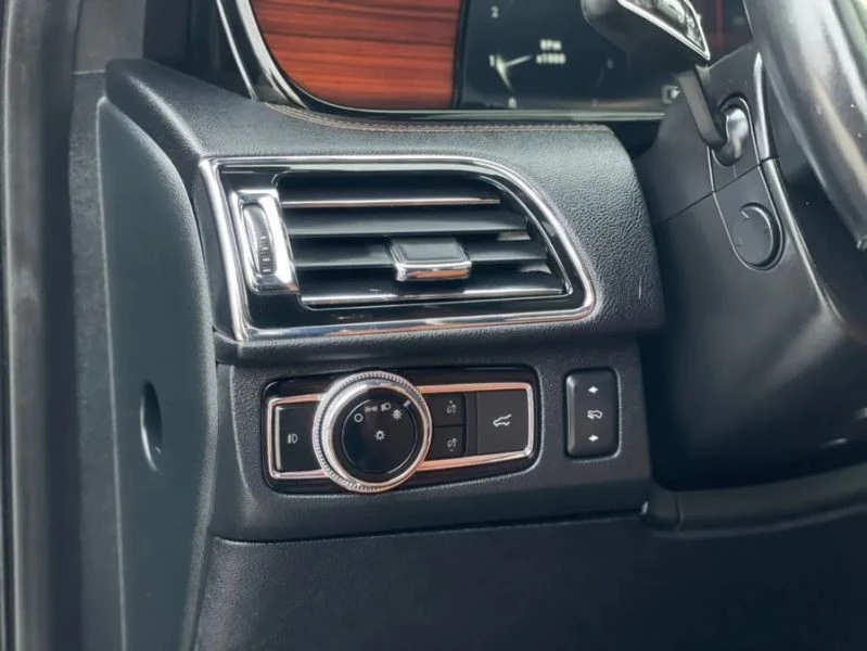 2021 Lincoln Navigator 4th Gen - Image 11 of 12