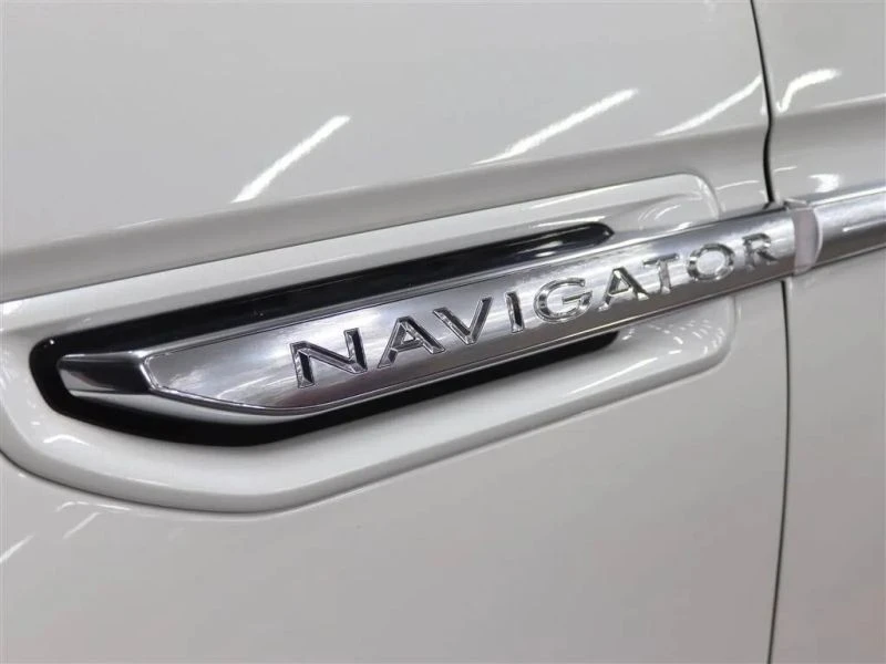2021 Lincoln Navigator 4th Gen - Image 9 of 12