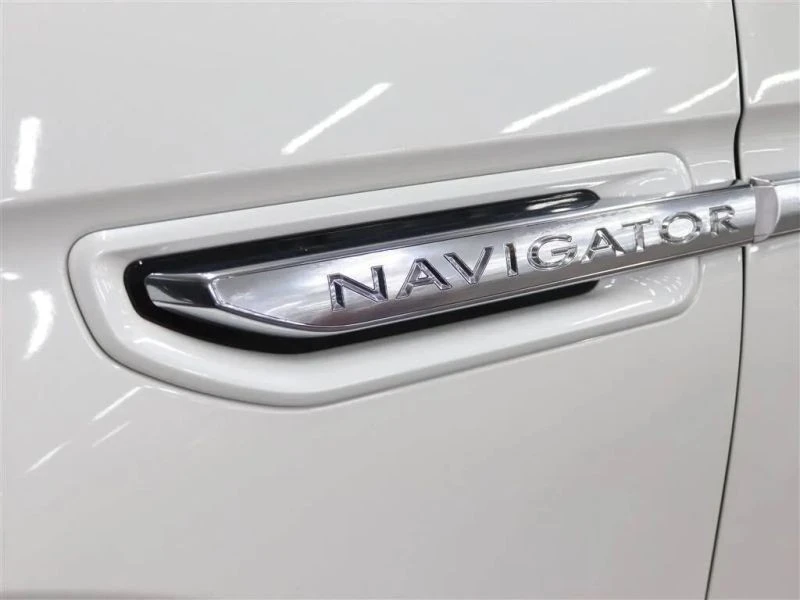 2021 Lincoln Navigator 4th Gen - Image 10 of 12