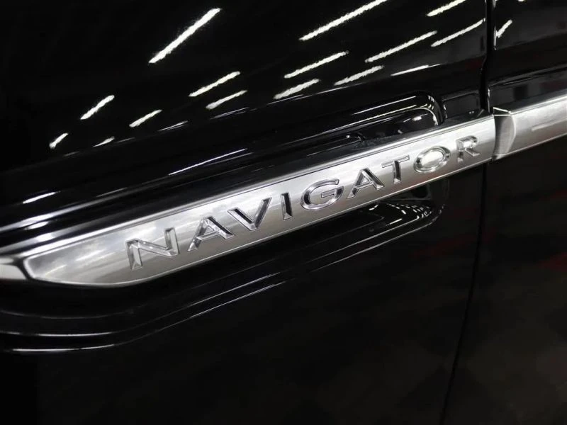 2021 Lincoln Navigator 4th Gen - Image 8 of 12