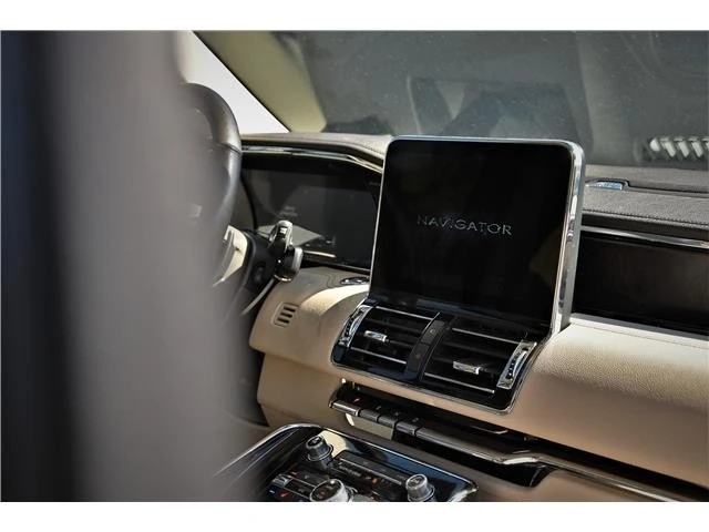 2021 Lincoln Navigator 4th Gen - Image 12 of 21