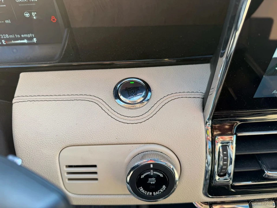 2021 Lincoln Navigator 4th Gen - Image 18 of 21