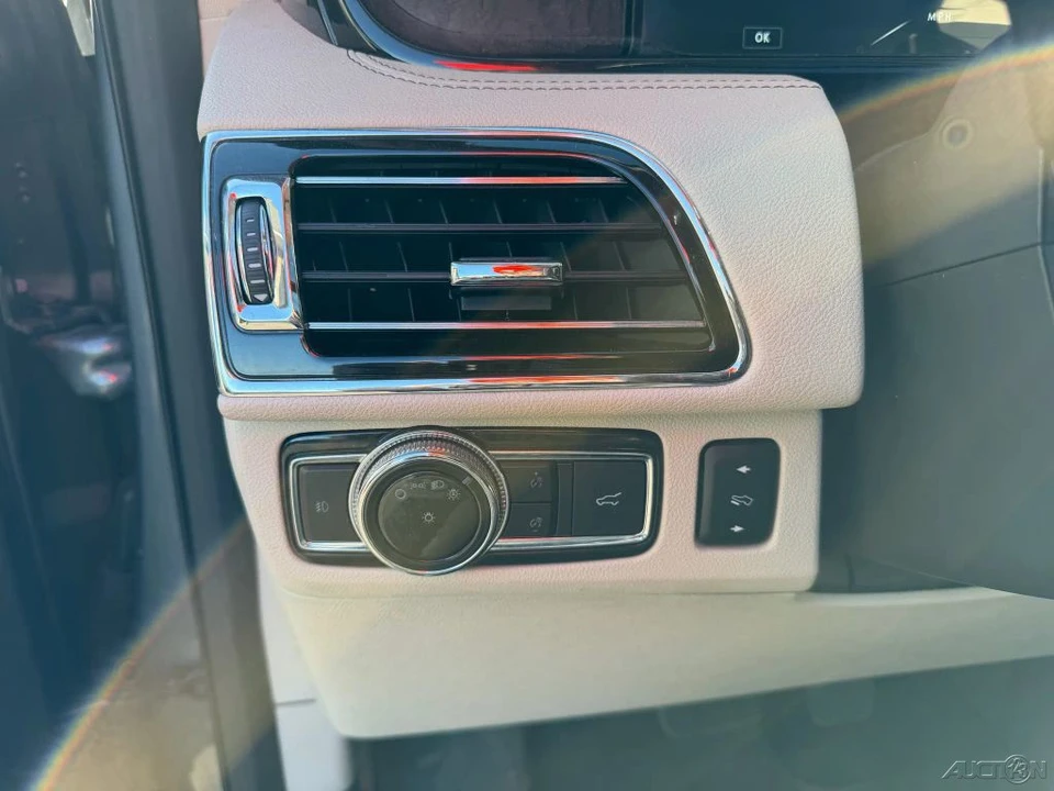 2021 Lincoln Navigator 4th Gen - Image 19 of 21
