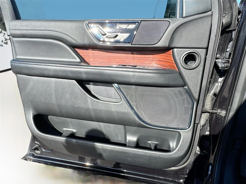 2021 Lincoln Navigator 4th Gen - Image 17 of 21