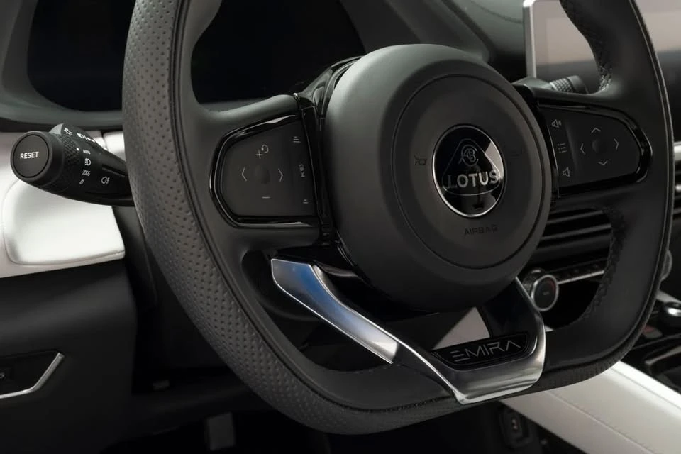 2021 Lotus Emira - Image 11 of 20