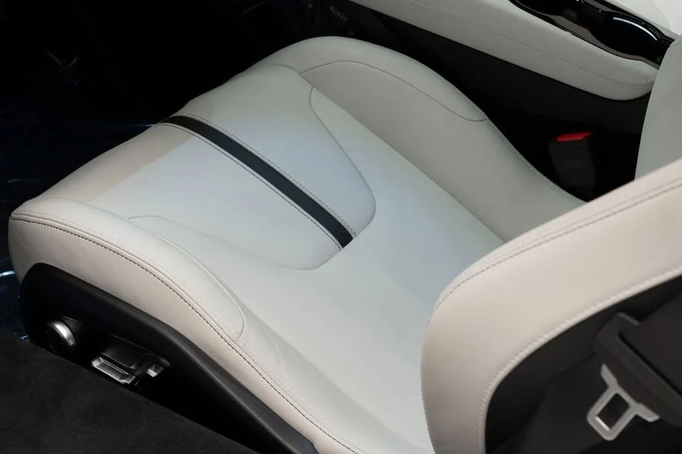 2021 Lotus Emira - Image 13 of 20