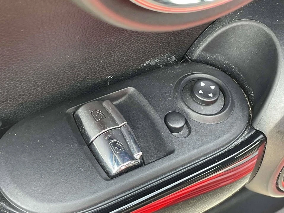 2021 Mini Mini Cooper S 3rd Gen - Image 5 of 10