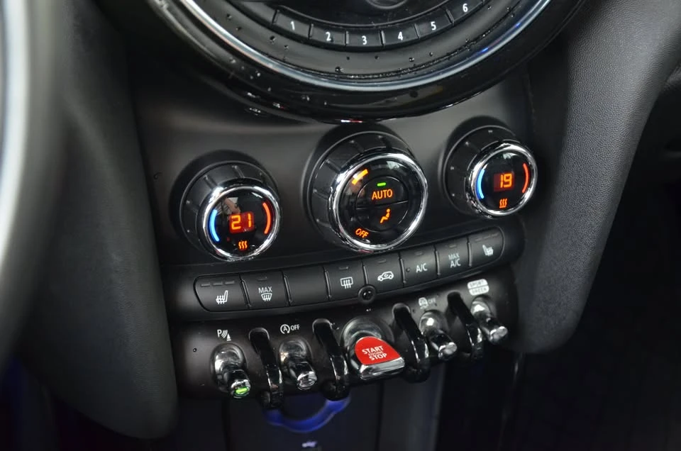 2021 Mini Mini Cooper S 3rd Gen - Image 17 of 19
