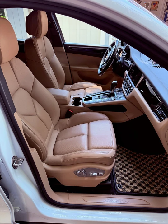 2021 Porsche Macan - Image 8 of 9