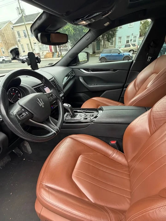 2021 Maserati Levante - Image 6 of 12