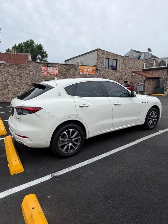 2021 Maserati Levante - Image 9 of 12