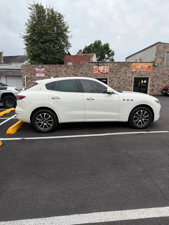 2021 Maserati Levante - Image 10 of 12