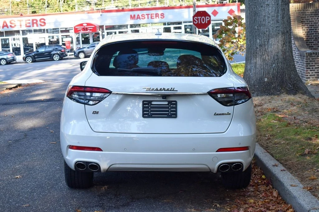 2021 Maserati Levante - Image 7 of 12