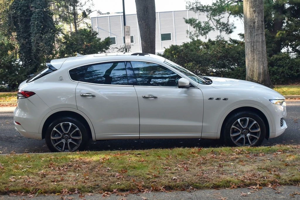 2021 Maserati Levante - Image 10 of 12
