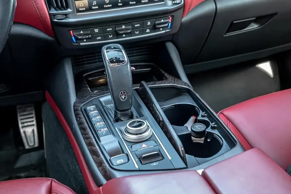 2021 Maserati Levante - Image 16 of 17