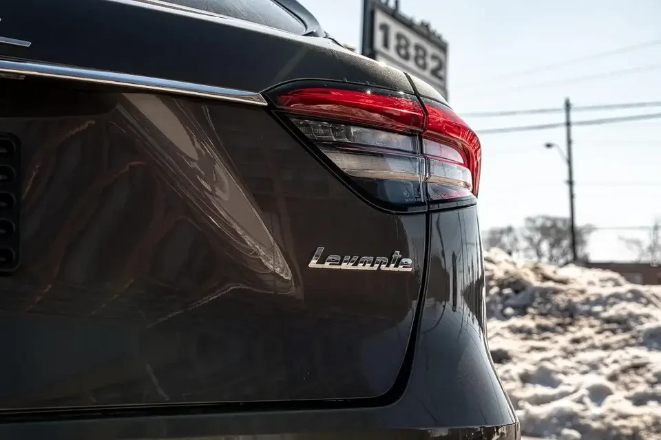 2021 Maserati Levante - Image 8 of 17