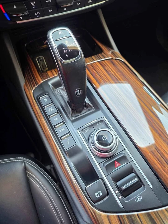 2021 Maserati Levante - Image 15 of 20