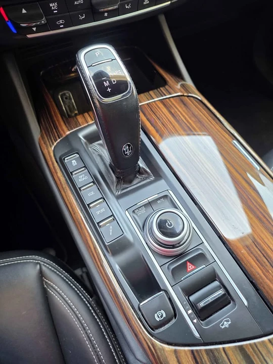 2021 Maserati Levante - Image 15 of 20