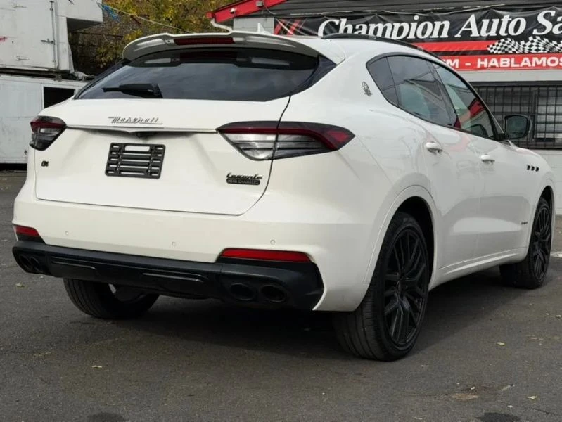 2021 Maserati Levante - Image 11 of 12