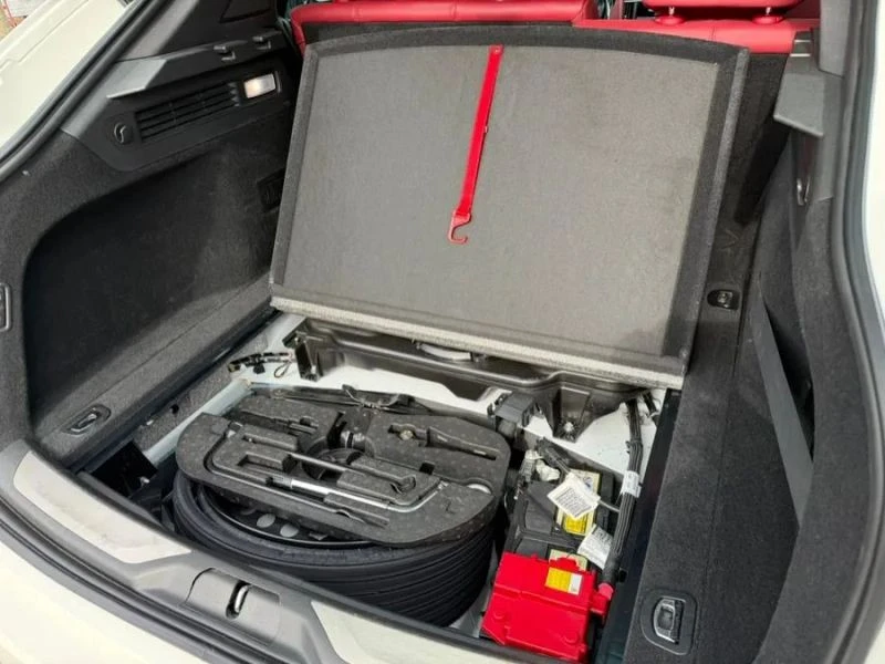 2021 Maserati Levante - Image 10 of 12