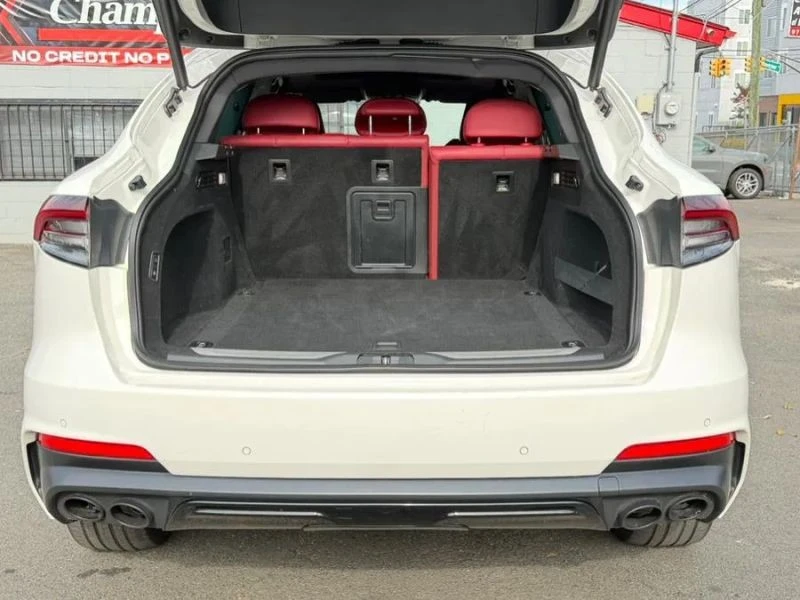 2021 Maserati Levante - Image 9 of 12