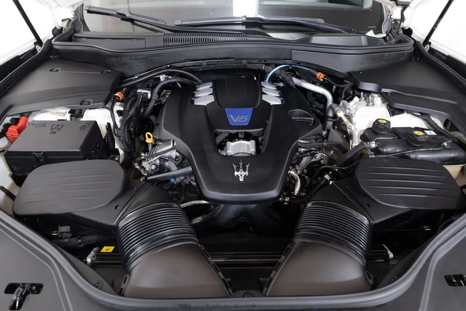 2021 Maserati Levante - Image 16 of 17
