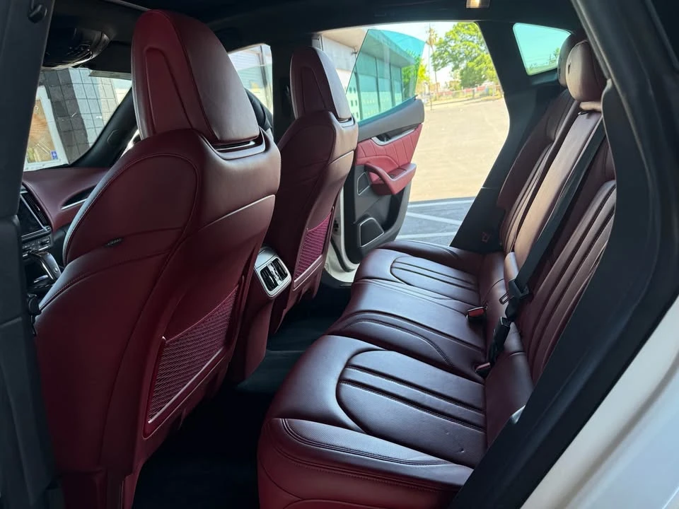 2021 Maserati Levante - Image 7 of 11