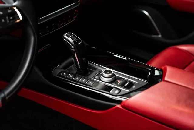 2021 Maserati Levante - Image 17 of 31