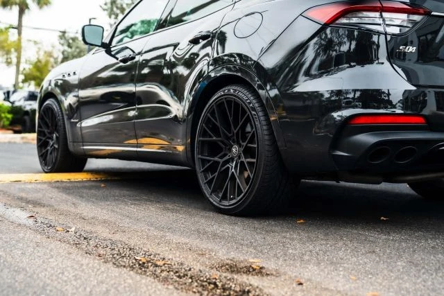 2021 Maserati Levante - Image 7 of 31