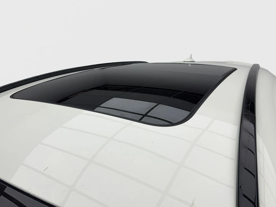 2021 Maserati Levante - Image 13 of 31