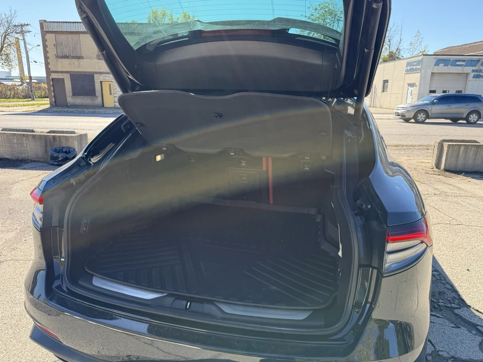 2021 Maserati Levante - Image 7 of 16